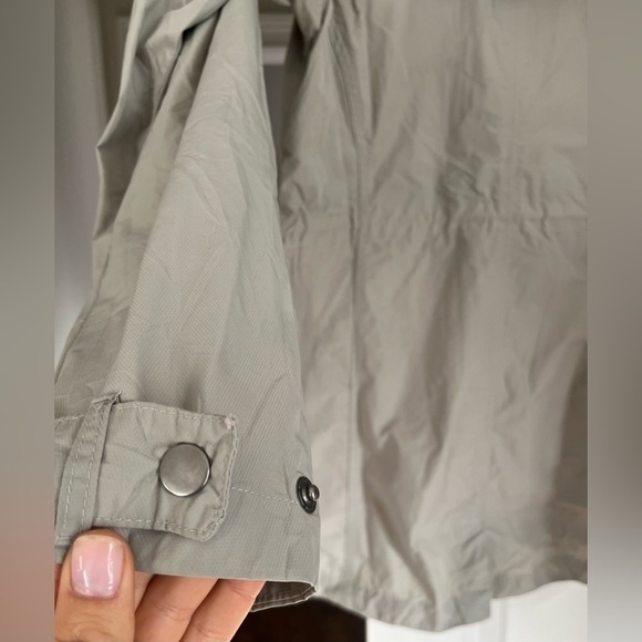 Columbia women’s jacket Sz. S waist drawstring light gray - Picture 9 of 9